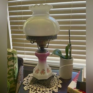 Vintage BEAUTIFUL Lamp REASONABLE OFFERS WELCOME ON ALL